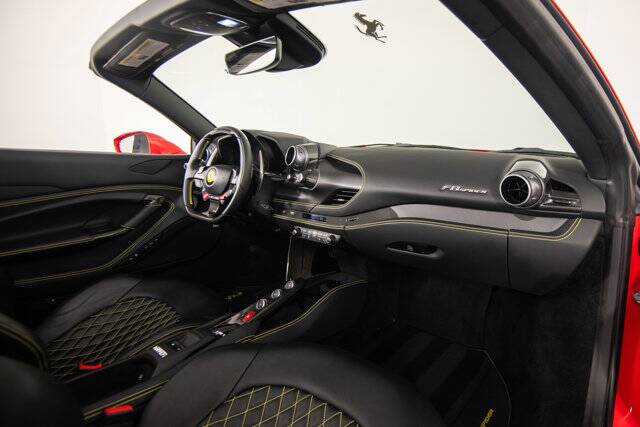 2022 F8 Spider picture #17