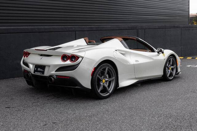 2022 F8 Spider picture #8