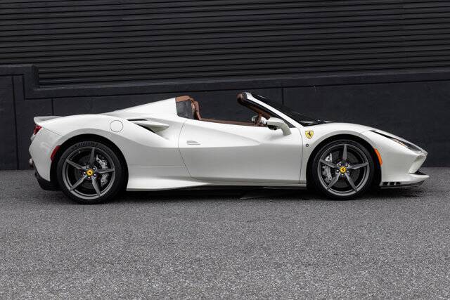 2022 F8 Spider picture #9