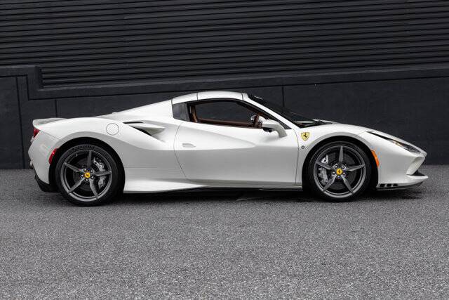 2022 F8 Spider picture #10