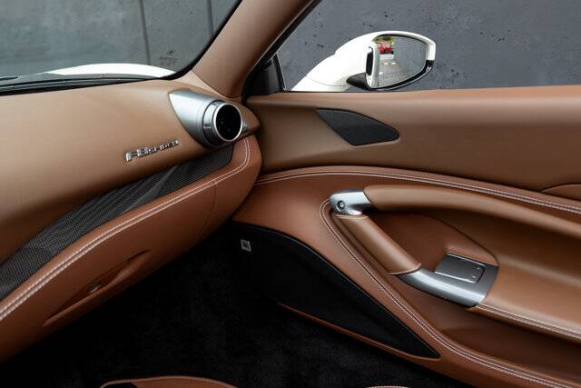 2022 F8 Spider picture #16