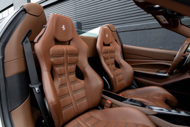 2022 F8 Spider picture #17