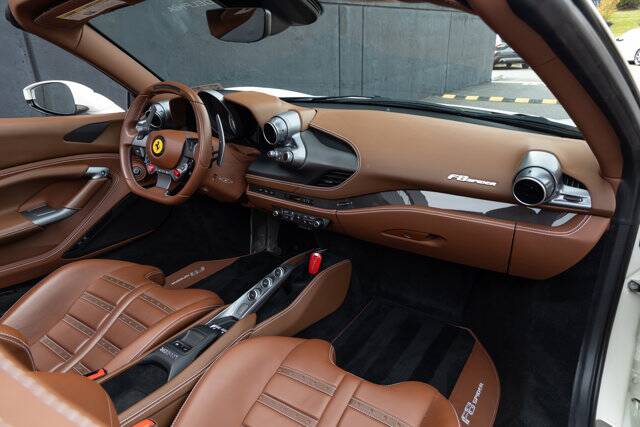 2022 F8 Spider picture #18