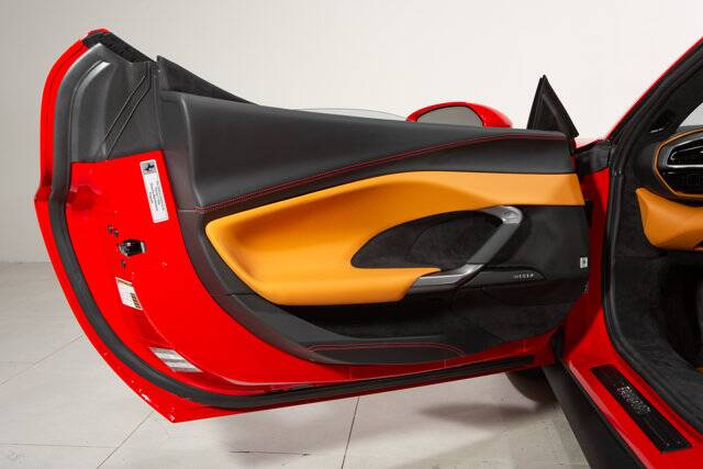 2023 296 GTS picture #11