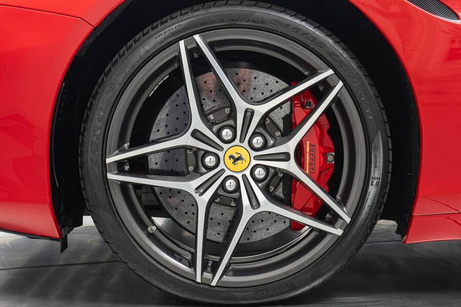 2016 California T- Diamond Turned Wheels, Carbon/Leather Steering Wheel W/leds picture #2