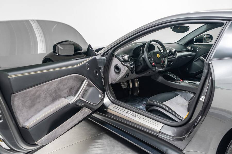 2016 F12berlinetta -Very Low Miles, Extensive Carbon Fiber And Alcantara Trim picture #2