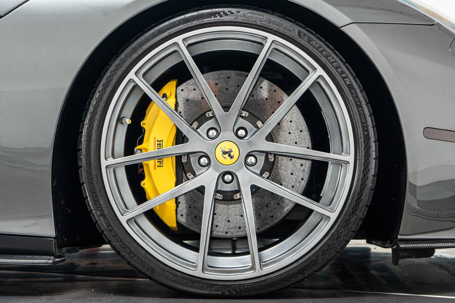 2016 F12berlinetta -Very Low Miles, Extensive Carbon Fiber And Alcantara Trim picture #4