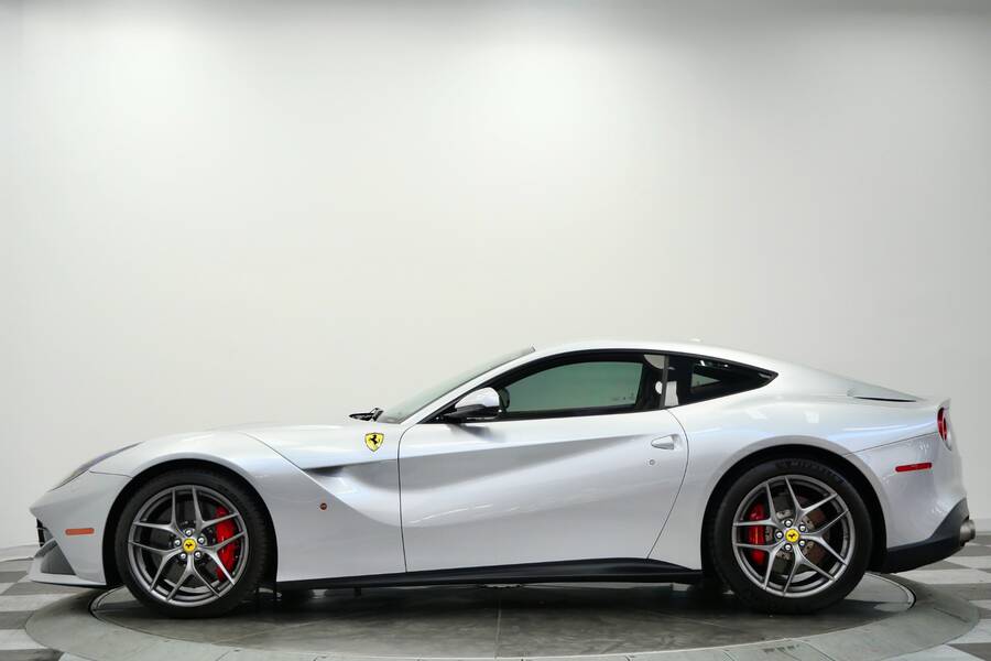 2015 F12berlinetta -Extensive Interior Carbon Fiber, Diamond Stitching picture #5