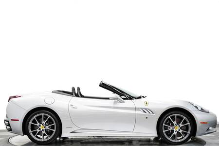 2011 California -Rare Two-Tone Paint, Rare Carbon Fiber Bucket Seats, Low Miles picture #1