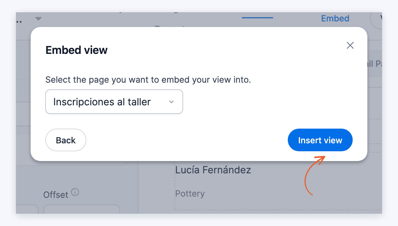 Embed view window with the Spanish page Inscripciones al taller selected and the Insert view button Embed view window with the Spanish page Inscripciones al taller selected and the Insert view button