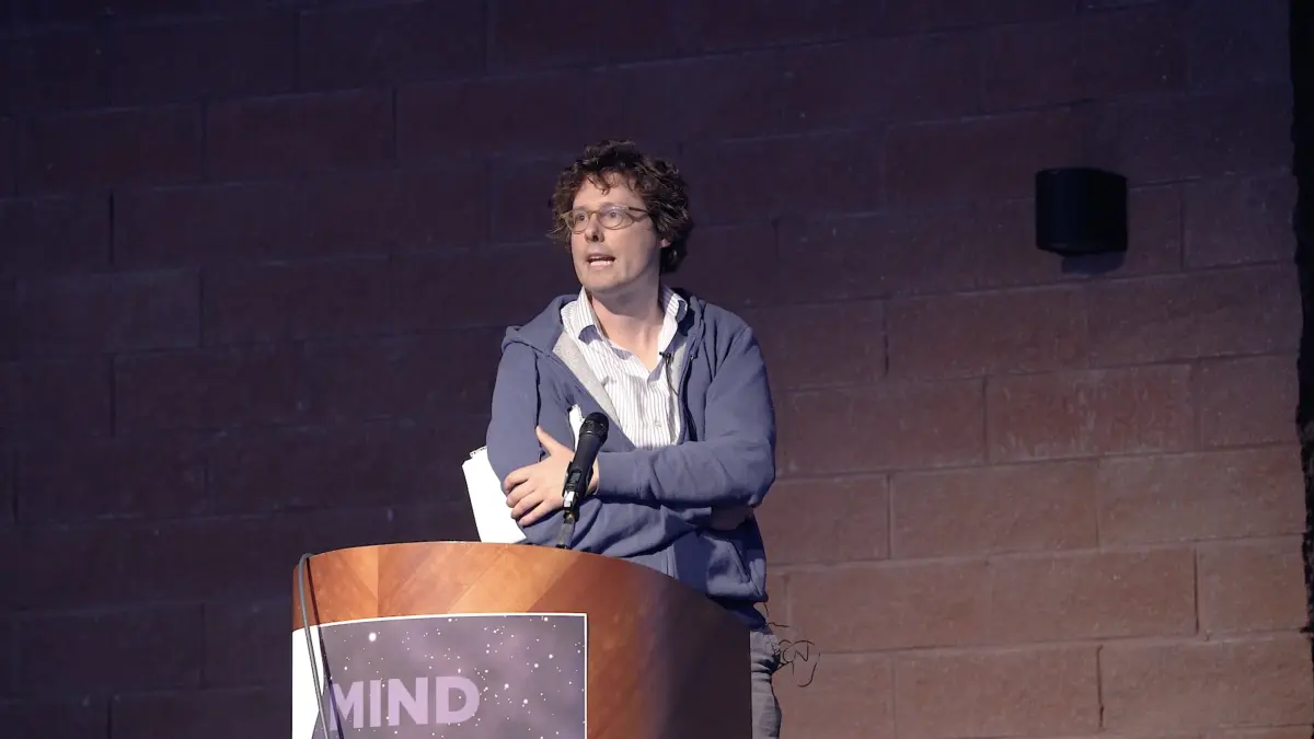 Responsive centered image