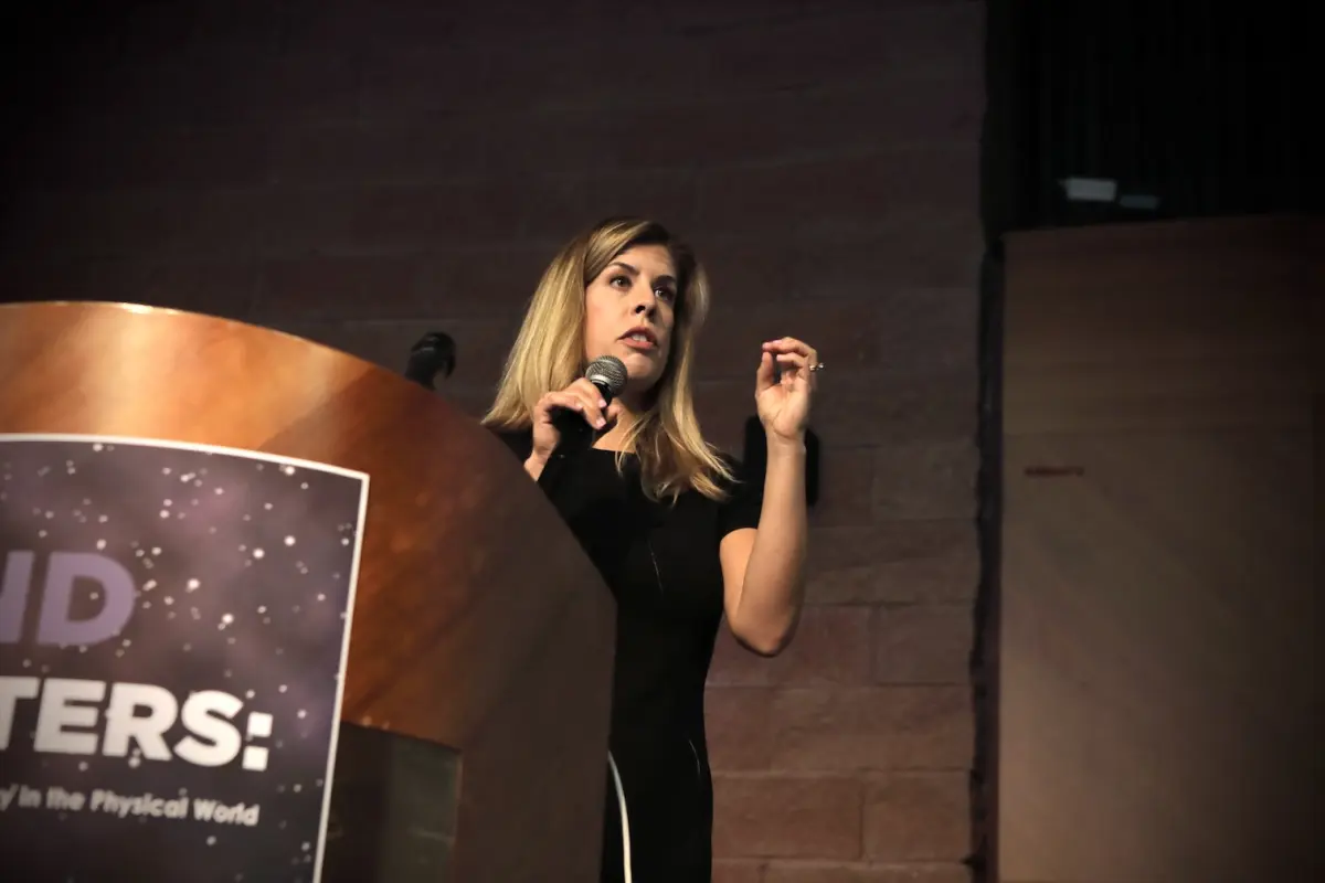 Responsive centered image