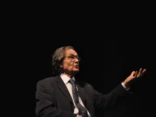 Penrose and Vedral co-author a quantum test of Einstein's gravity