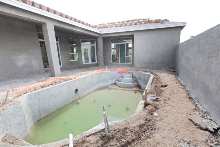 Pool shell construction with setback planning space
