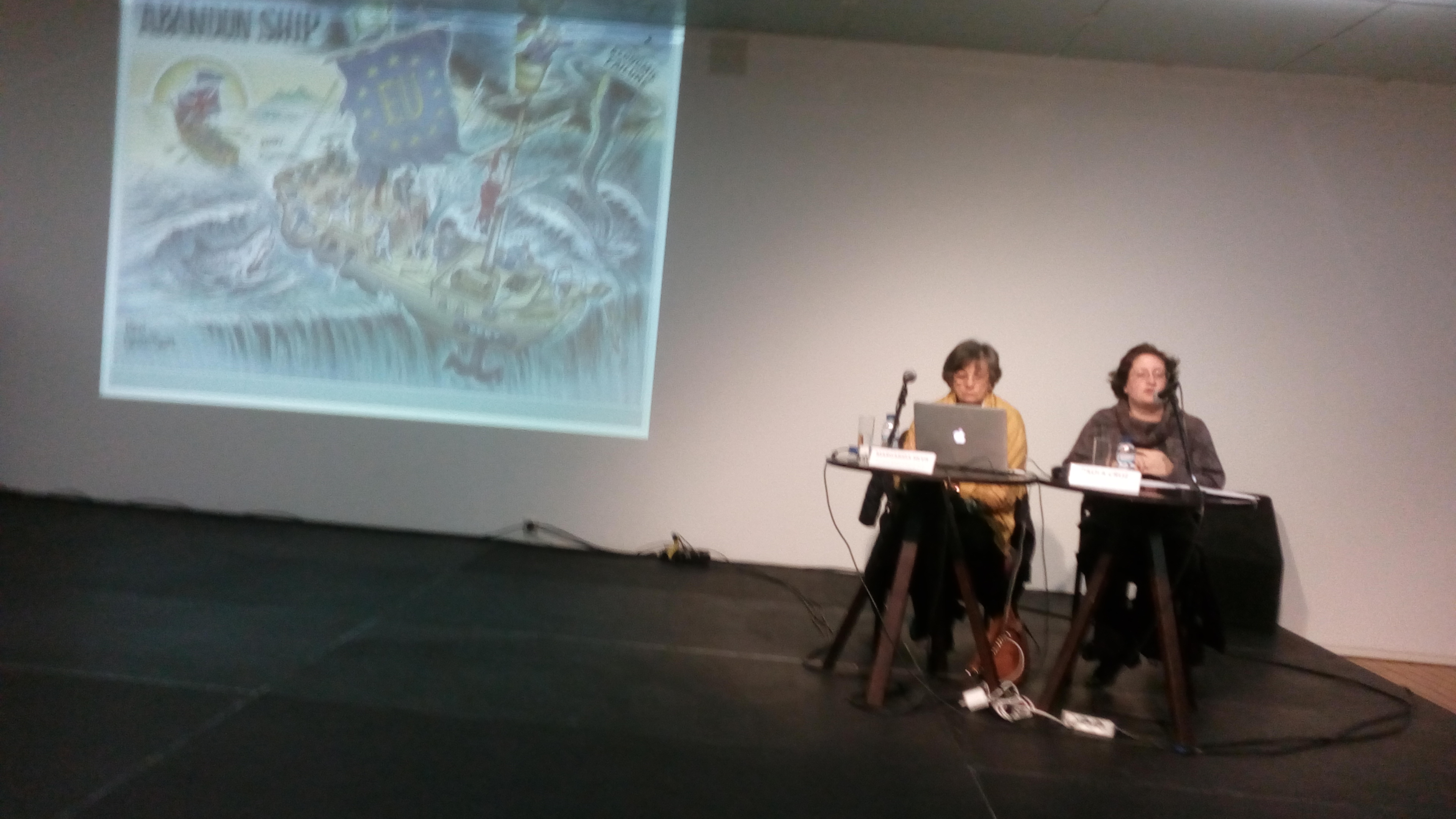 Tert&uacute;lias "Conversa Fiada, Velhice Adiada"