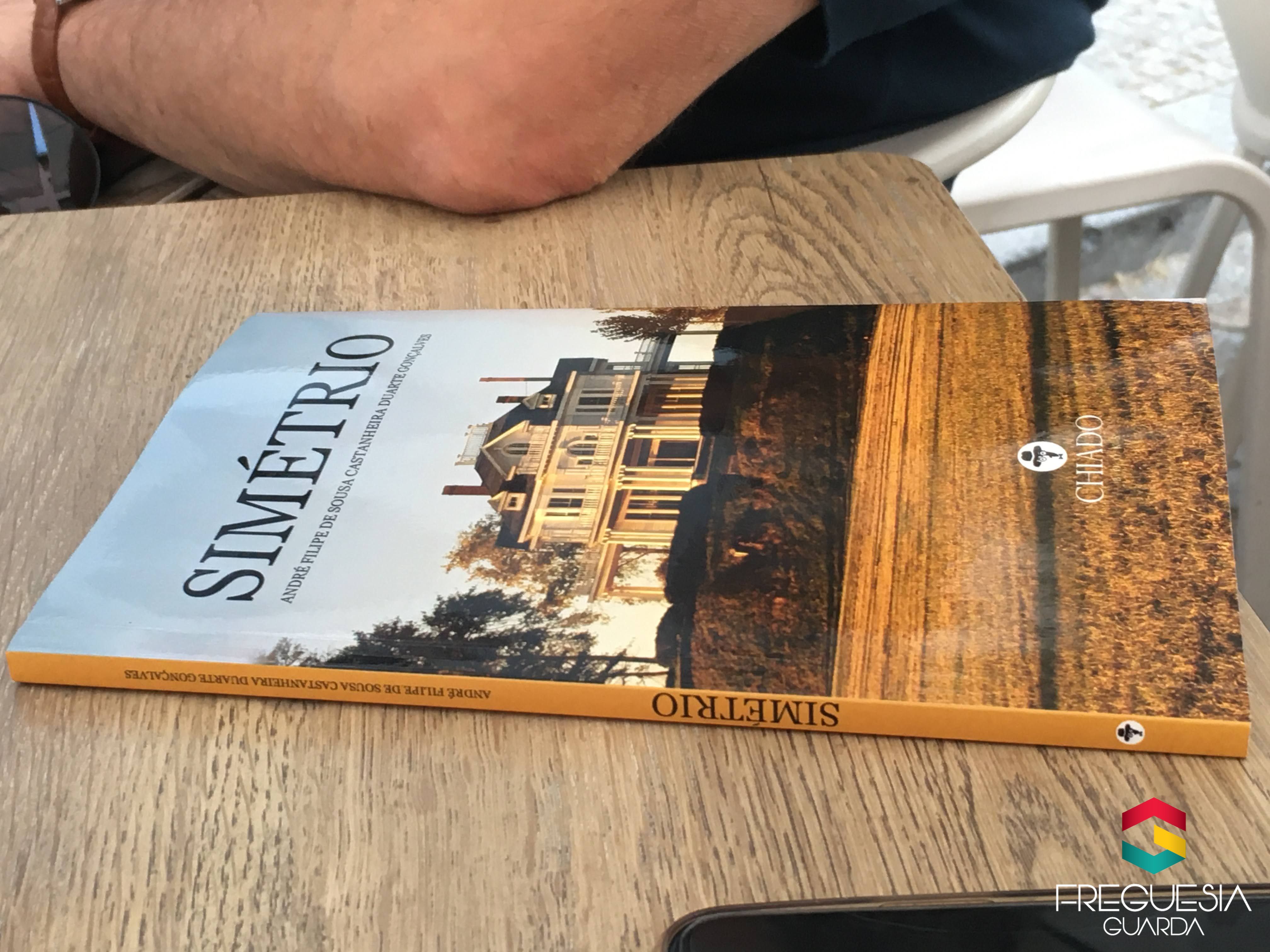 "Simétrio" - 1º livro do André