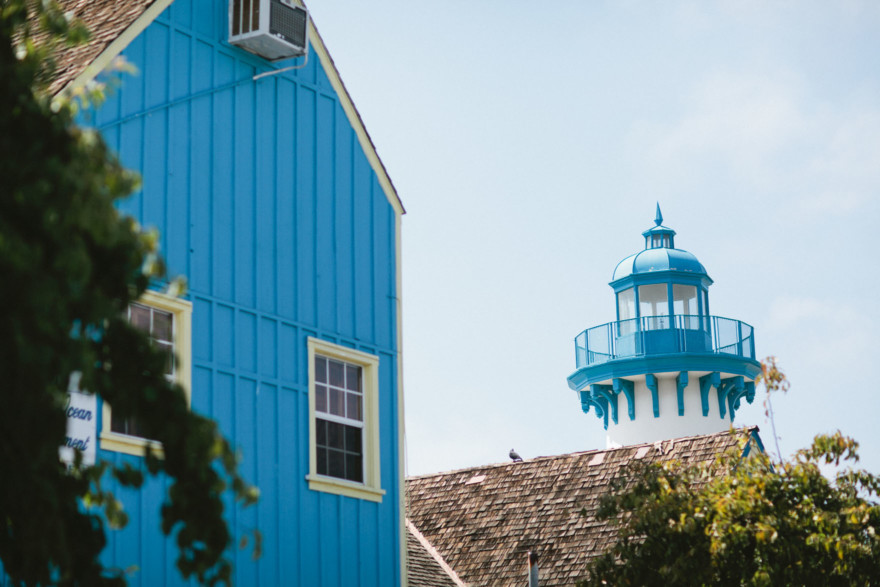 A Colorful Wayfarers Wedding by the Sea – Photo by Let's Frolic Together