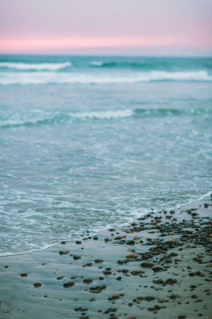 A Silly Seaside Engagement – Photo by Let's Frolic Together