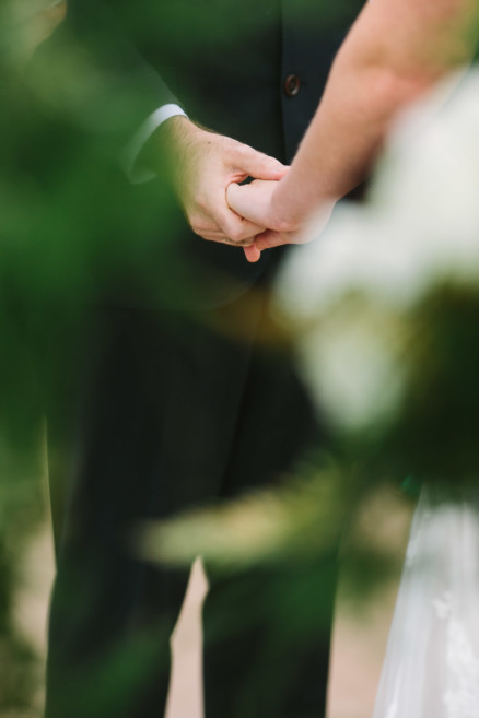 Misty Surf & Sand Resort Wedding – Photo by Let's Frolic Together