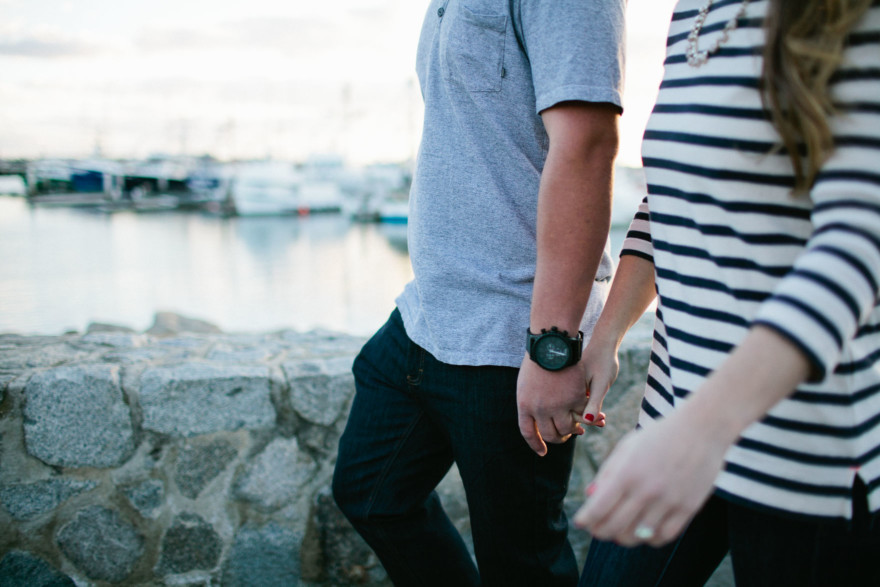 Seaside Love – Photo by Let's Frolic Together