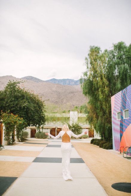 Modern Glam Palm Springs Wedding – Photo by Let's Frolic Together