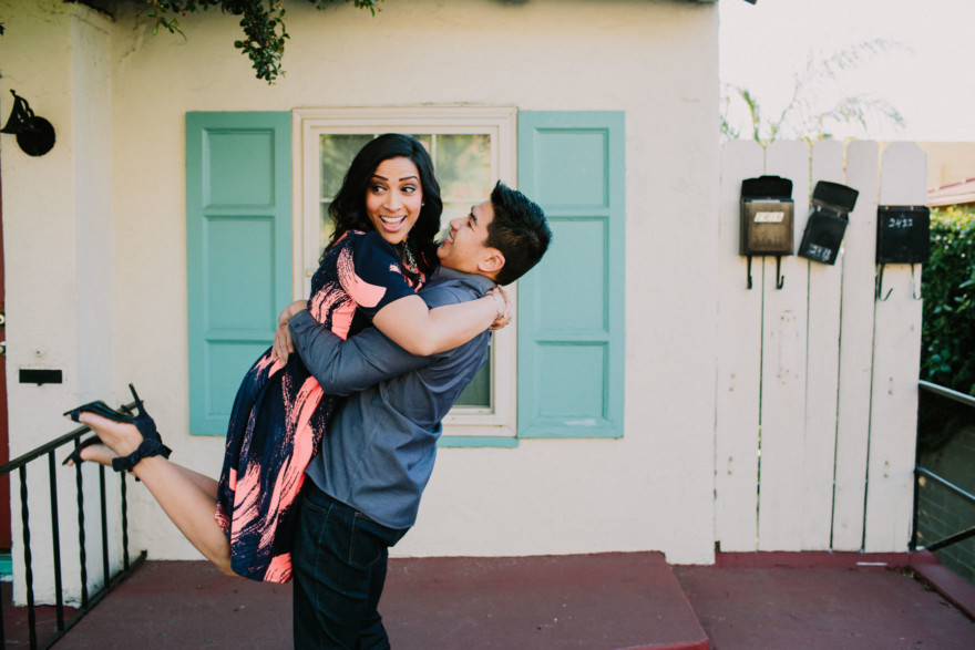 Sweet & Snuggly Urban Engagement – Photo by Let's Frolic Together
