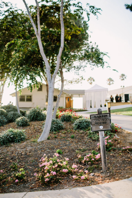 Laid-Back & Lovely Seaside Wedding – Photo by Let's Frolic Together