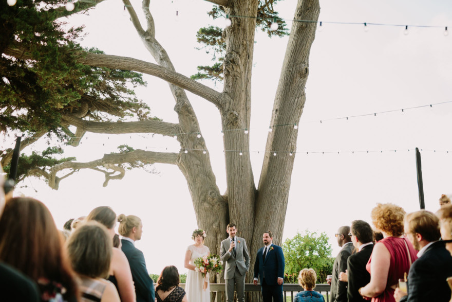 Laid-Back & Lovely Seaside Wedding – Photo by Let's Frolic Together