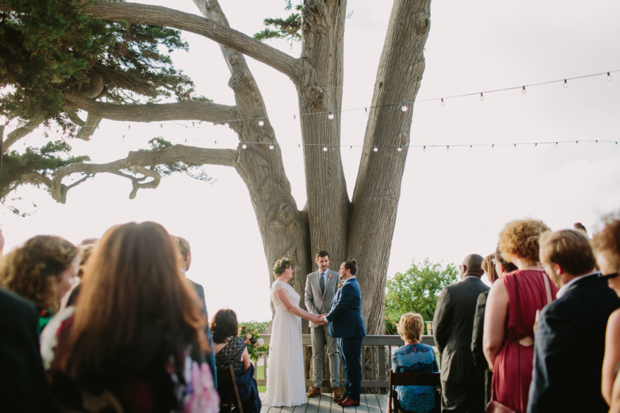 Laid-Back & Lovely Seaside Wedding – Photo by Let's Frolic Together
