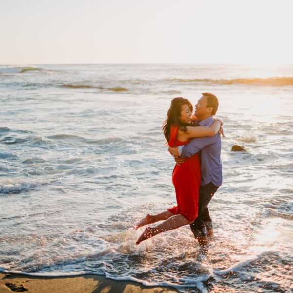 Sun & Surf La Jolla Engagement &ndash; Photo by Let's Frolic Together