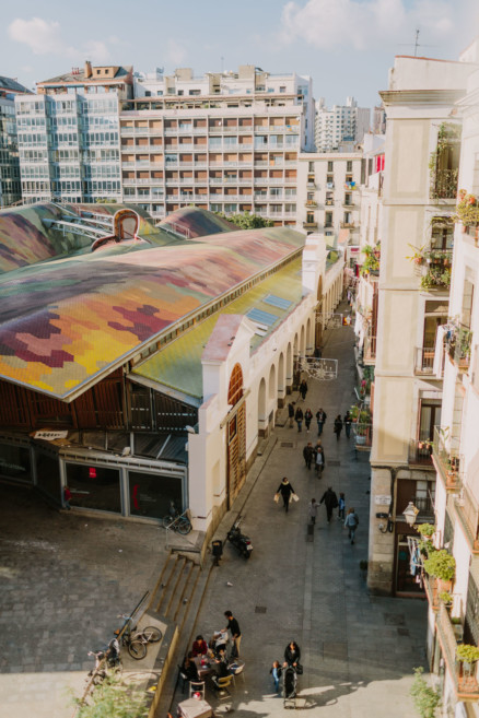 Alleys and Art in Barcelona – Photo by Let's Frolic Together