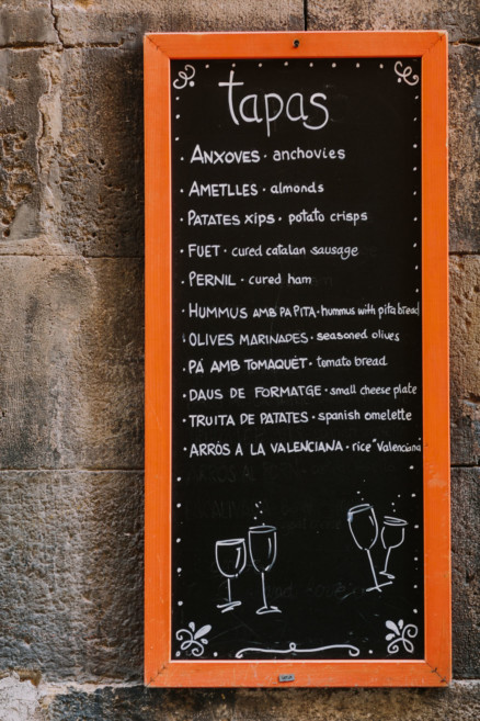 Alleys and Art in Barcelona – Photo by Let's Frolic Together