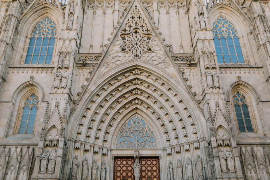 Alleys and Art in Barcelona – Photo by Let's Frolic Together