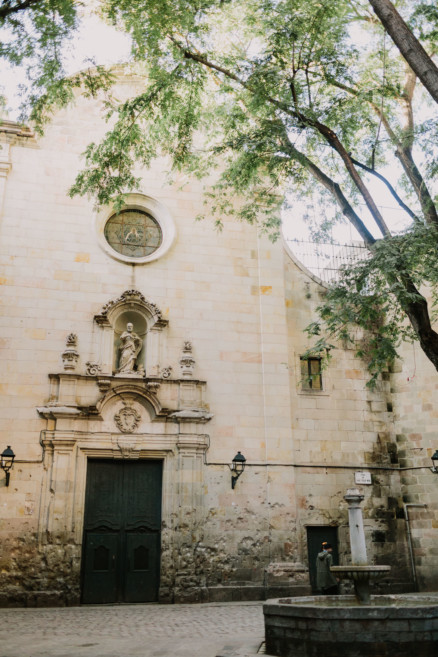 Alleys and Art in Barcelona – Photo by Let's Frolic Together