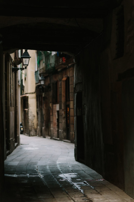 Alleys and Art in Barcelona – Photo by Let's Frolic Together