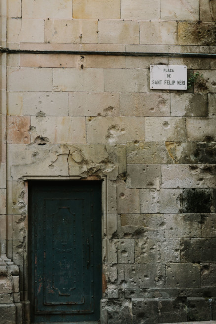 Alleys and Art in Barcelona – Photo by Let's Frolic Together