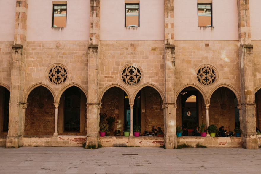 Alleys and Art in Barcelona – Photo by Let's Frolic Together