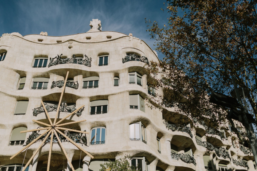 Alleys and Art in Barcelona – Photo by Let's Frolic Together