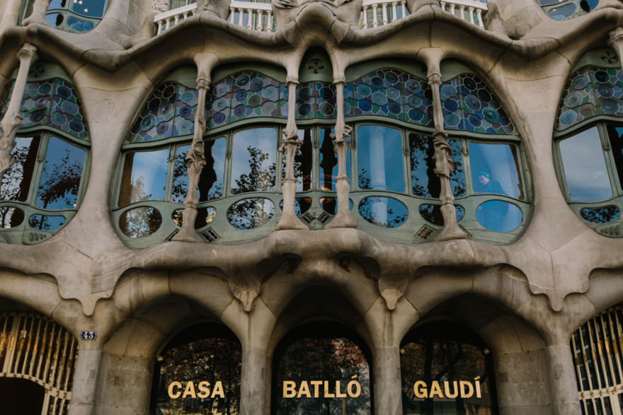 Alleys and Art in Barcelona – Photo by Let's Frolic Together