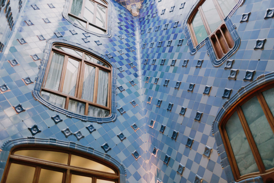 Alleys and Art in Barcelona – Photo by Let's Frolic Together