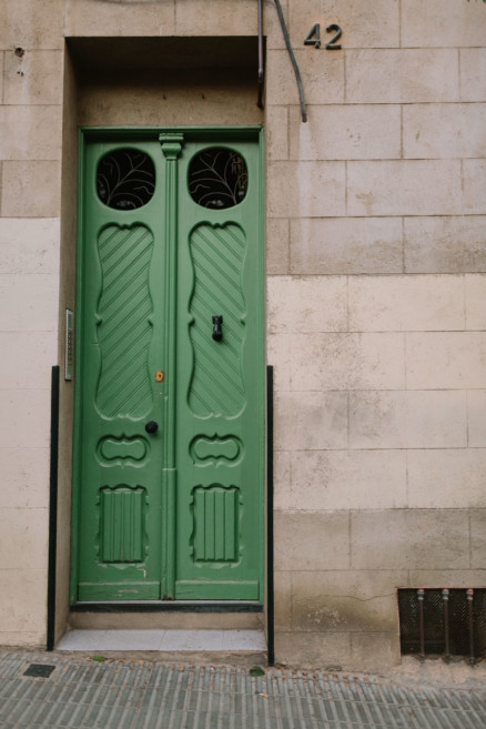 Alleys and Art in Barcelona – Photo by Let's Frolic Together