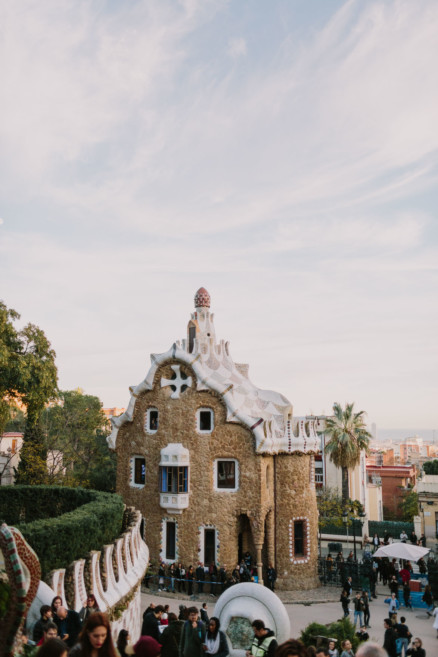 Alleys and Art in Barcelona – Photo by Let's Frolic Together