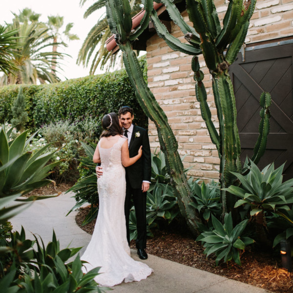 Love at the Estancia in La Jolla &ndash; Photo by Let's Frolic Together