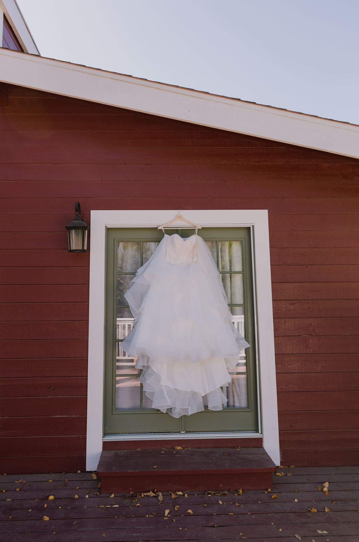 Charming Coach House Wedding – Photo by Let's Frolic Together