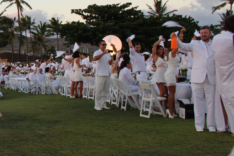 Diner en Blanc Honolulu 2015 Frolic Hawaii