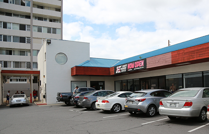 Located right off South King Street, Cafe GG is tucked away in Da Planet, a no-frills card shop that has been around for over a decade.