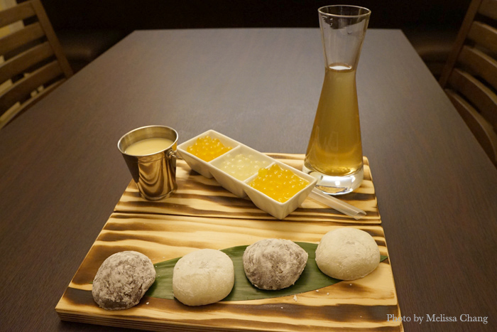 Klara's welcome gift: do-it-yourself bubble tea kit, and assorted mochi from Maui Specialty Chocolates.