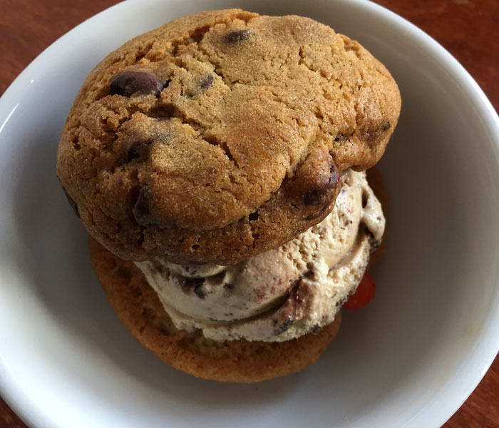 You can mix and match cookies to try different flavors: I get one chocolate chip cookie, one m&m cookie and Hawaiian Mud Pie ice cream in between.