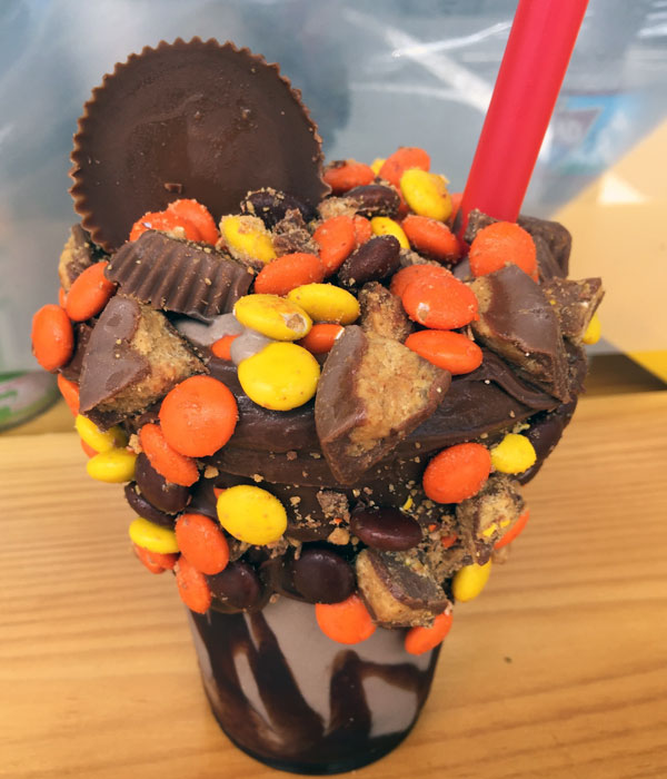 Peanut Butter Cup entails a deliciously rich chocolate and peanut butter shake with Reese’s Pieces and chocolate fudge on the outside.