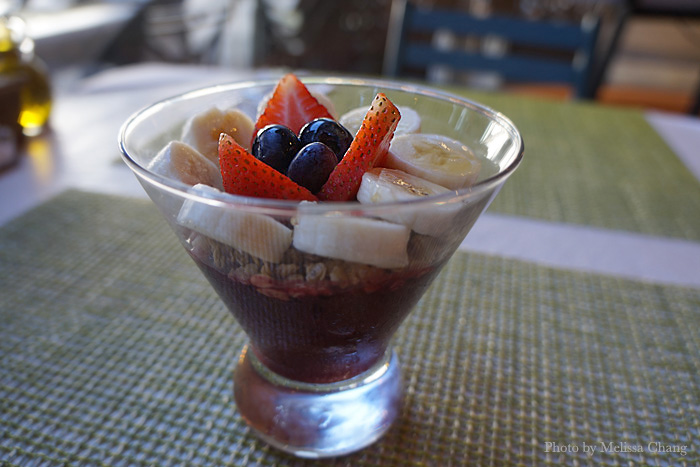 One of the new "petite starters" is the coppa açai ($5) with fresh fruit and granola. For some of us, this is a full breakfast!
